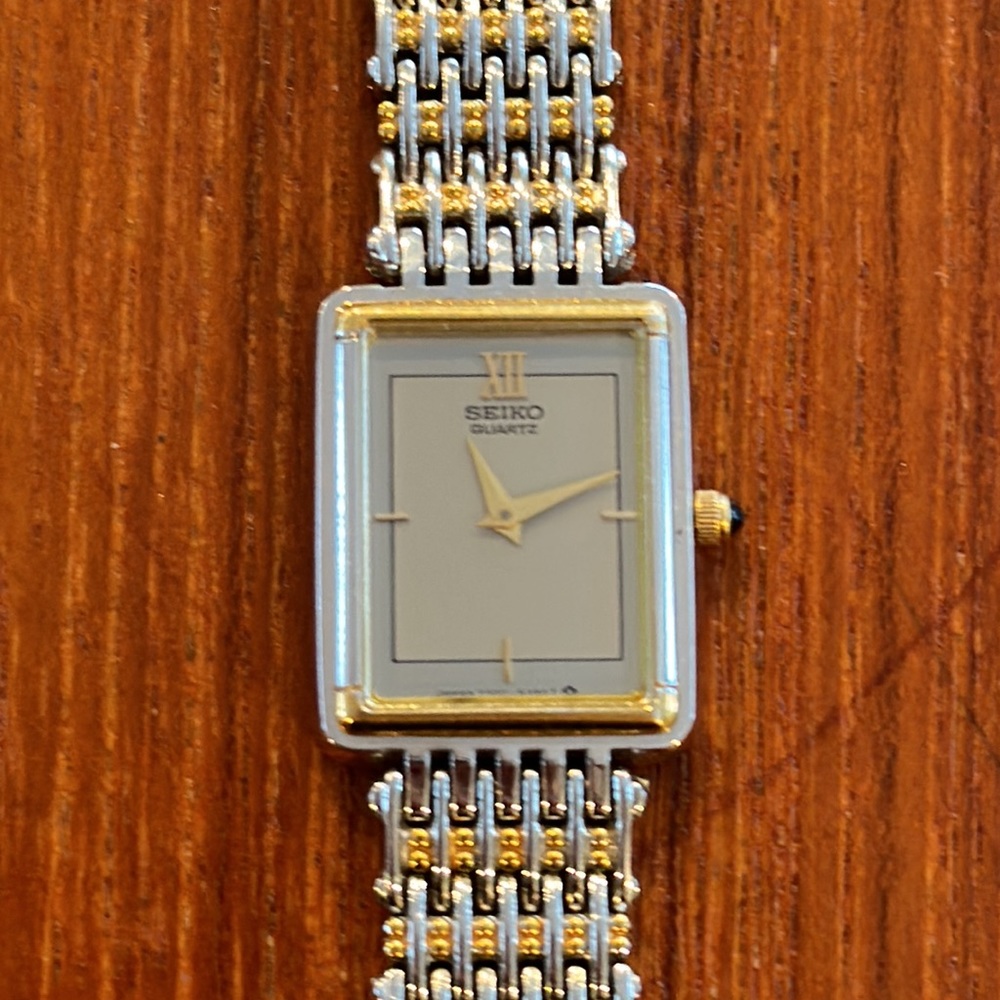 Seiko quartz watch silver and gold chain snap closure adjustable